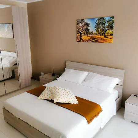 Grab A Flat In Coroneo Apartmanhotel Trieszt